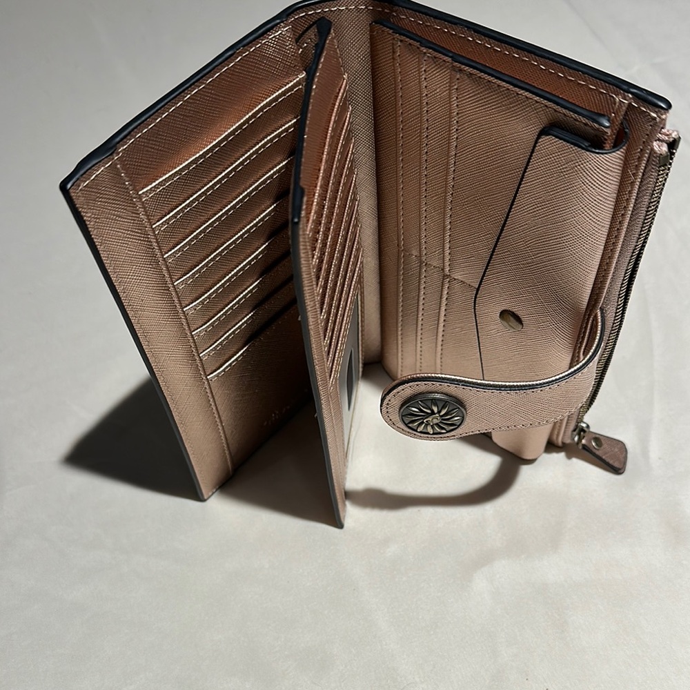 Elegant Rose Gold Women's Wallet - Picture 8 of 13
